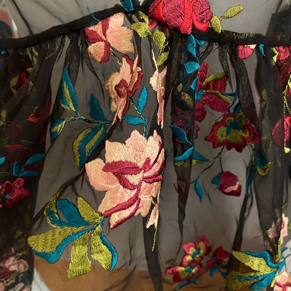 SEXY LACE TOP - Picture 2 of 5